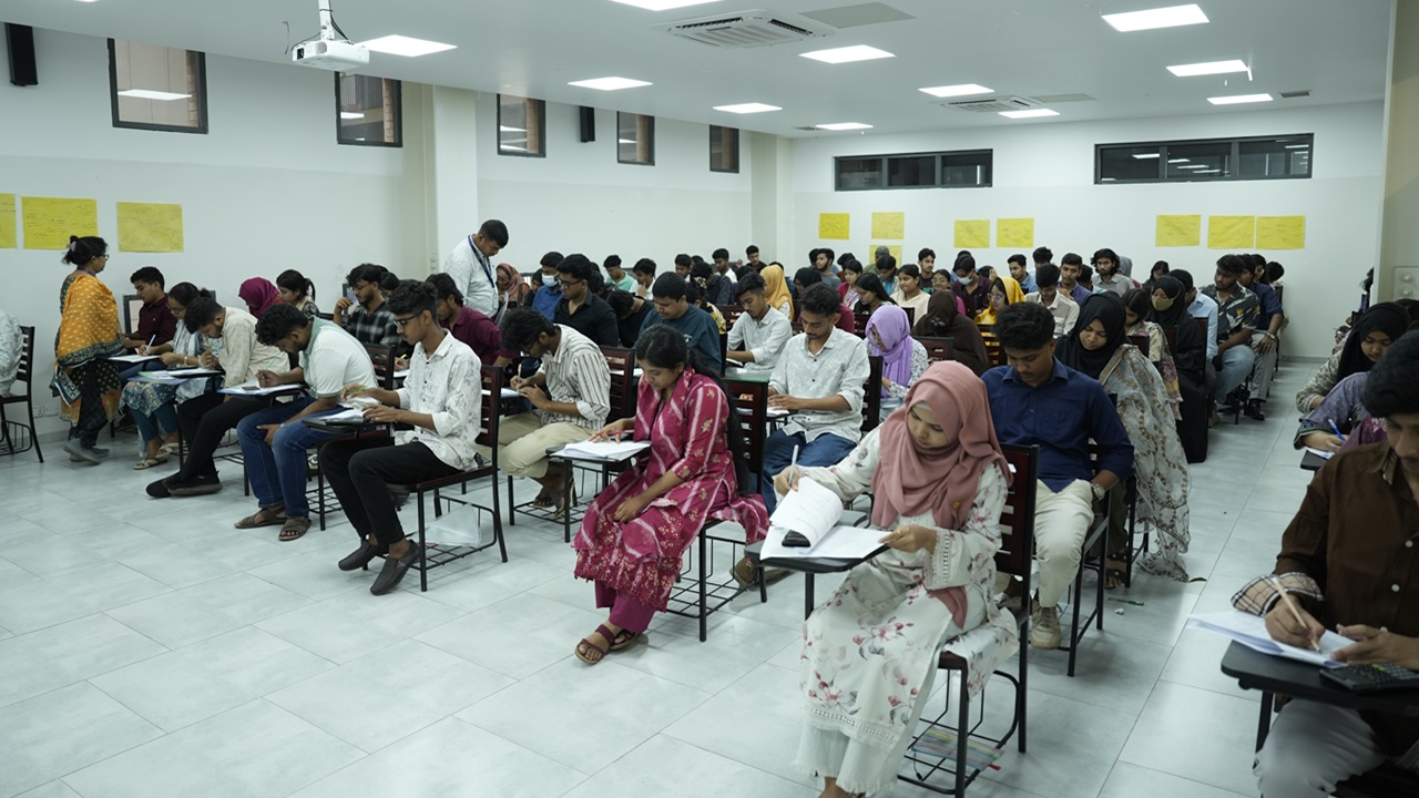 সাউথইস্ট ইউনিভার্সিটিতে সামার ২০২৬ সেমিস্টারের ভর্তি পরীক্ষা অনুষ্ঠিত