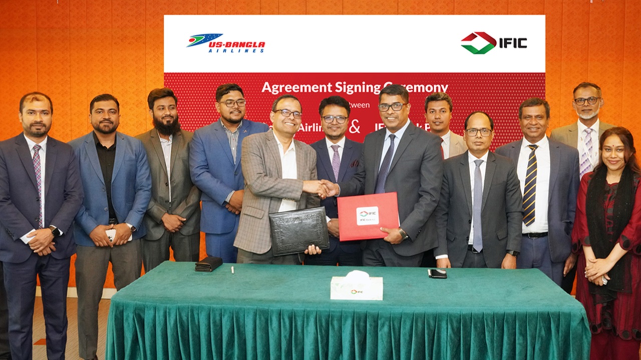 আইএফআইসি ব্যাংক ও ইউএস বাংলা এয়ারলাইন্সের মধ্যে চুক্তি স্বাক্ষর