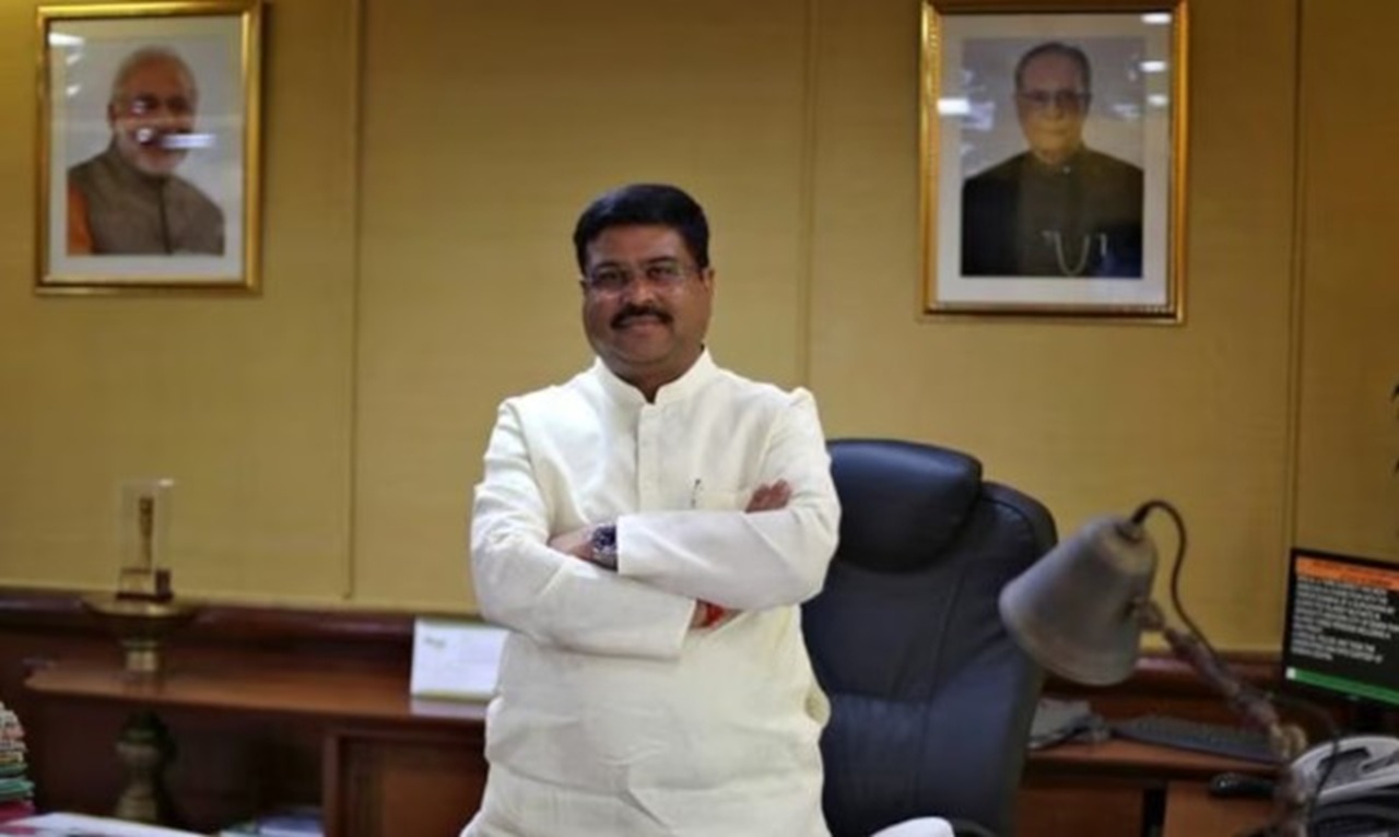 পদত্যাগের দাবি ওঠার পর প্রথমবারের মতো প্রতিক্রিয়া জানালেন ভারতের শিক্ষামন্ত্রী