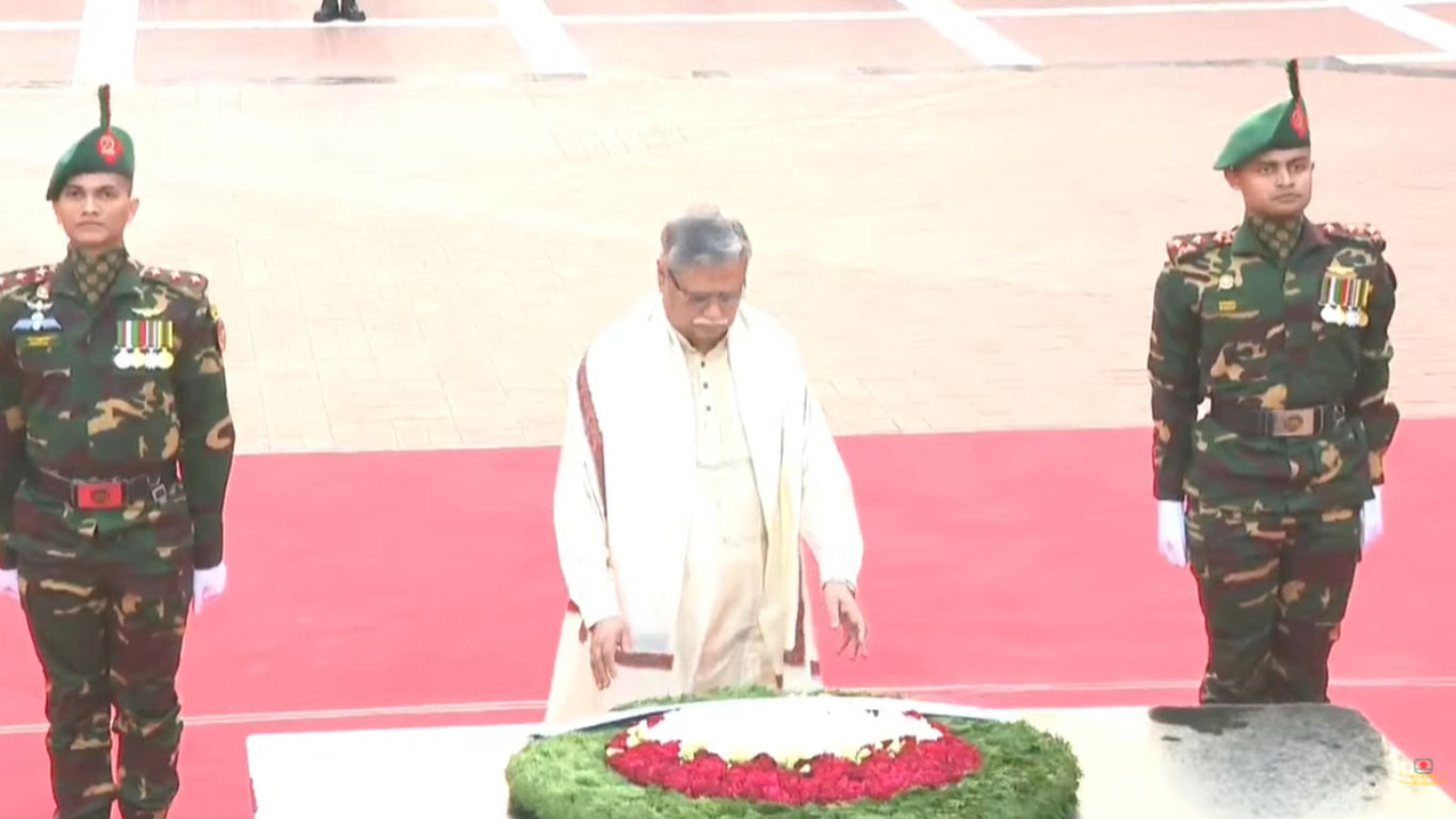 শহীদ বুদ্ধিজীবী দিবস উপলক্ষে মিরপুরে শহীদ বুদ্ধিজীবী স্মৃতিসৌধে শ্রদ্ধা নিবেদন করেছেন রাষ্ট্রপতি মো. সাহাবুদ্দিন। ছবি: ভিডিও থেকে নেওয়া