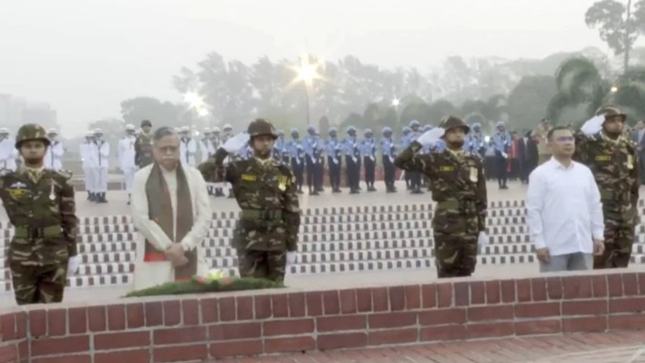 স্বাধীনতা দিবসে স্মৃতিসৌধে রাষ্ট্রপতি-প্রধানমন্ত্রীর শ্রদ্ধা