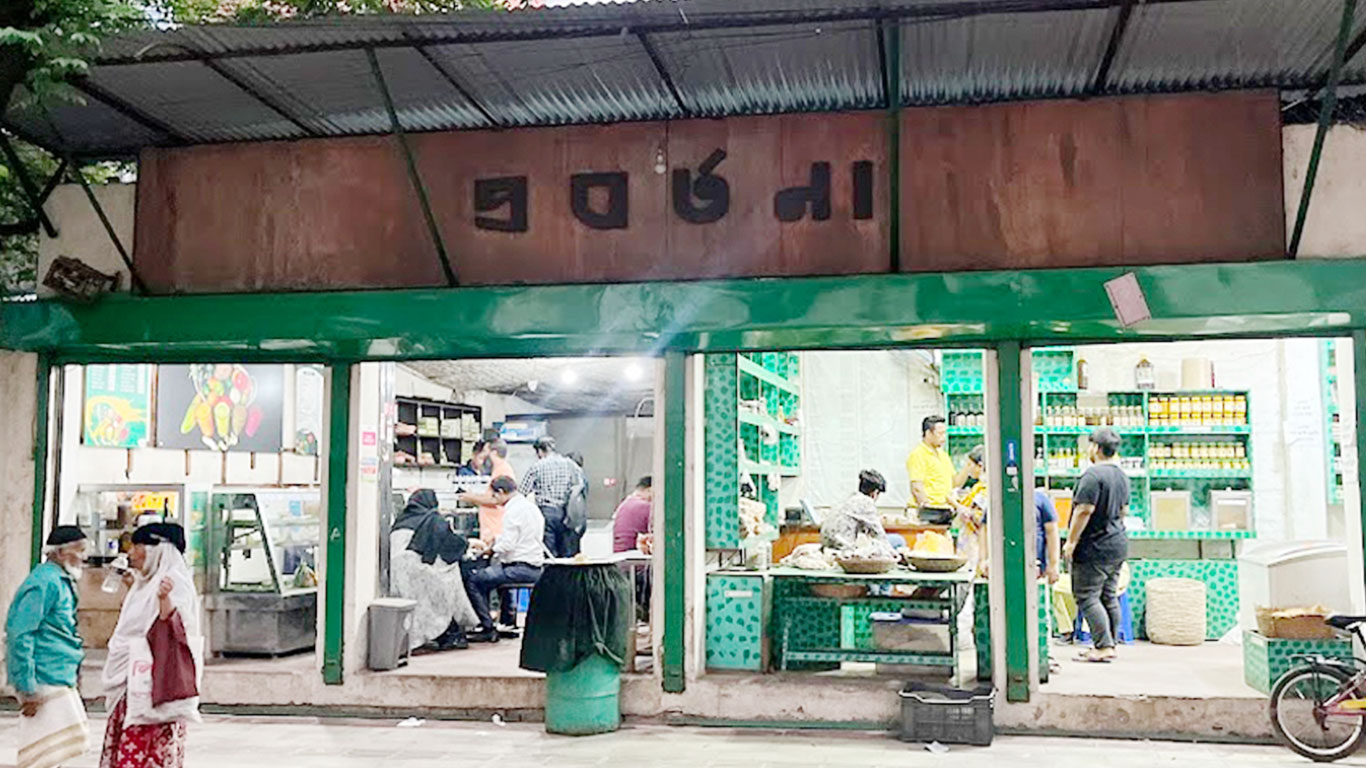 মৎস্য উপদেষ্টার ব্যবসা প্রতিষ্ঠানে ককটেল বিস্ফোরণ