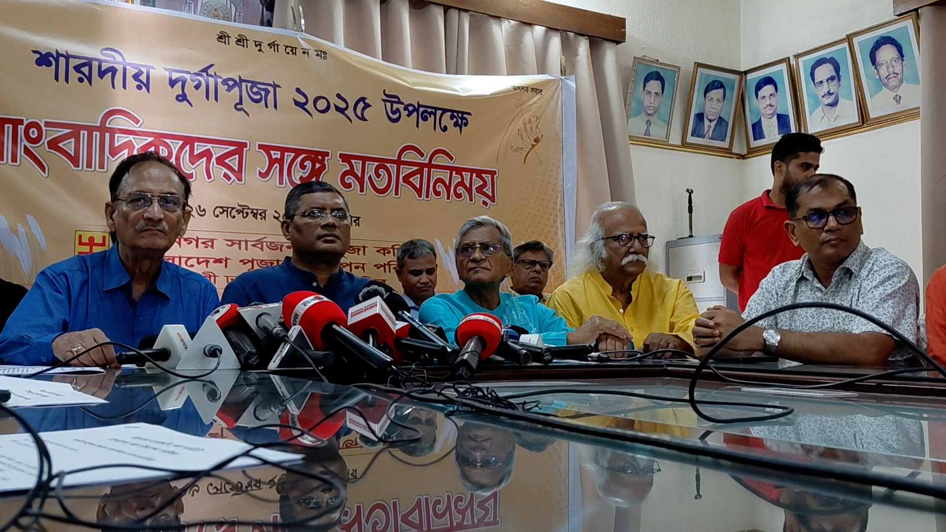 ’একদিকে পূজা উদযাপনের কথা বলা হচ্ছে, অন্যদিকে বিভিন্ন মন্দিরে ভাংচুর করা হচ্ছে’