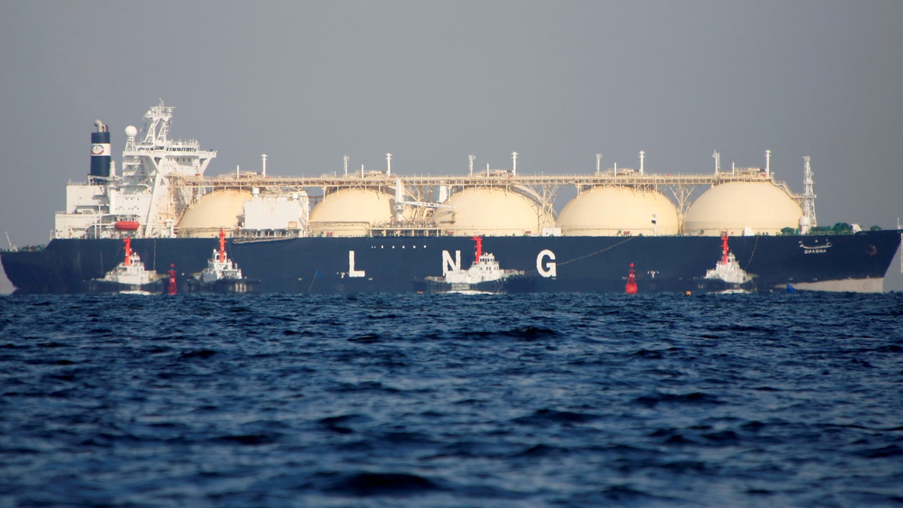 এলএনজি উৎপাদন স্থগিত করল কাতার এনার্জি