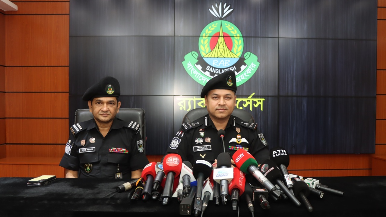 চাঁদাবাজদের ‘নিরপেক্ষ তালিকা’ করছে র‍্যাব