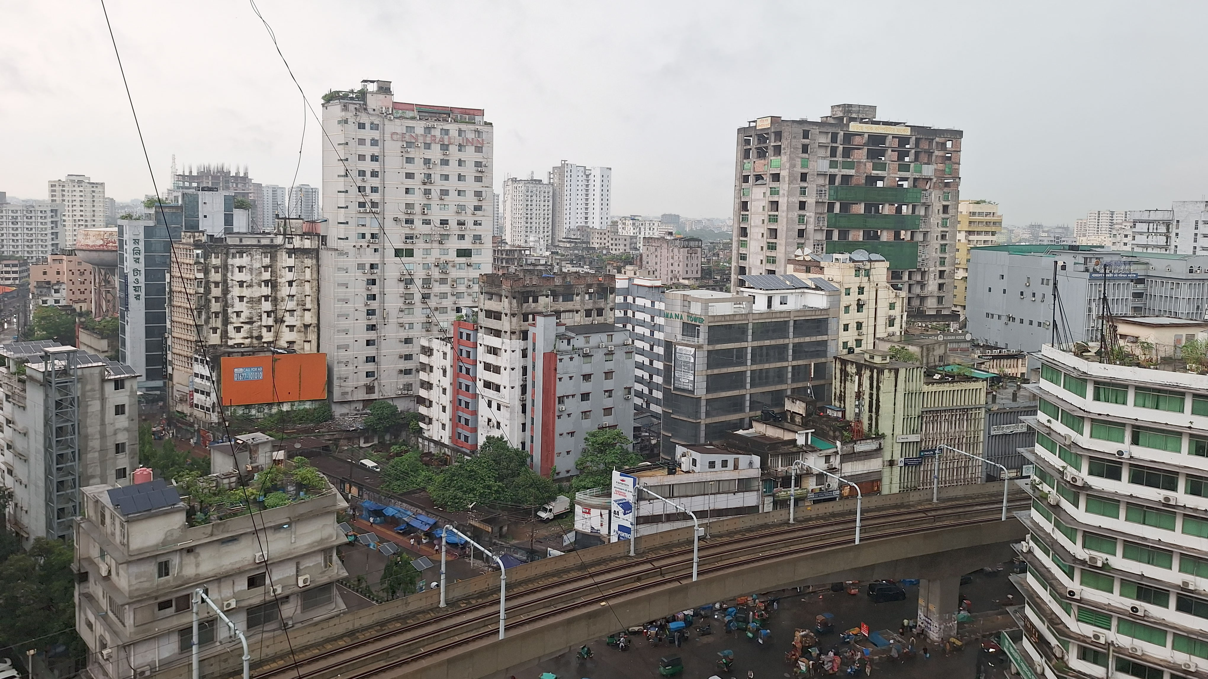 ভ্যাপসা গরমের পর রাজধানীতে স্বস্তির বৃষ্টি