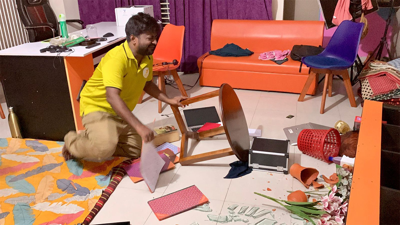 রাজশাহীতে অনলাইন ব্যবসায়ীর অফিসে হামলা, দুই পক্ষের পাল্টাপাল্টি অভিযোগ