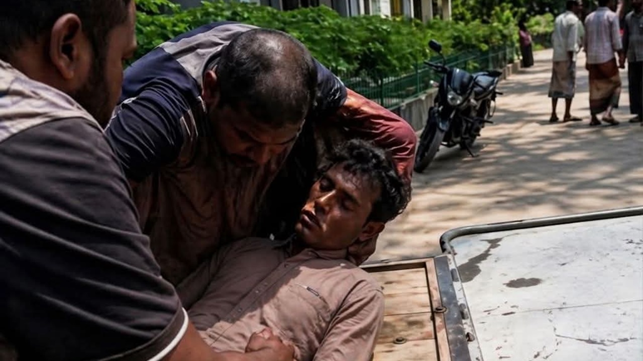 রাজশাহীতে তেলের লাইনে দাঁড়িয়ে মোটরসাইকেল আরোহীর মৃত্যু