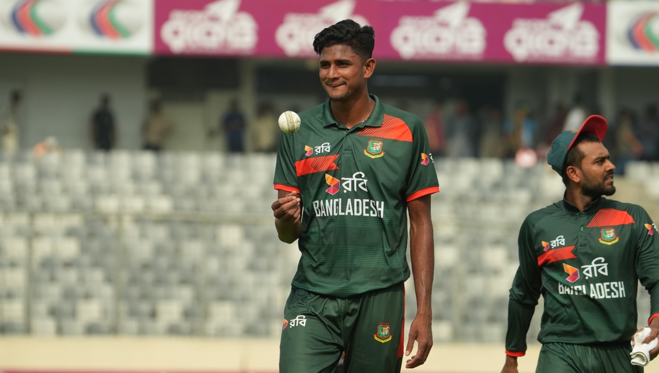 গতির ঝড়ে নিউজিল্যান্ডকে গুড়িয়ে দিলেন নাহিদ