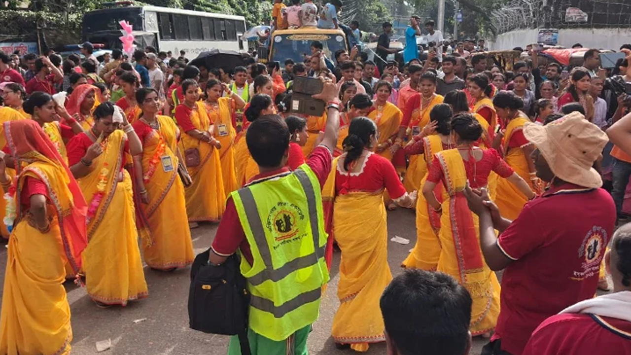 উল্টো রথের মধ্য দিয়ে সম্পন্ন হলো রথযাত্রা