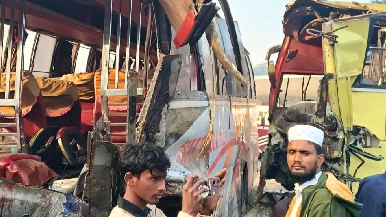 সিলেটে তিন বাসের সংঘর্ষে নিহত ২, আহত ১০