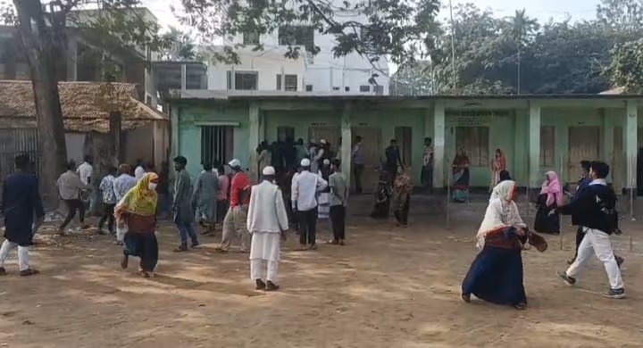 ব্রাহ্মণবাড়িয়ায় রুমিন ফারহানা ও জুনায়েদের সমর্থকদের মধ্যে মারামারি