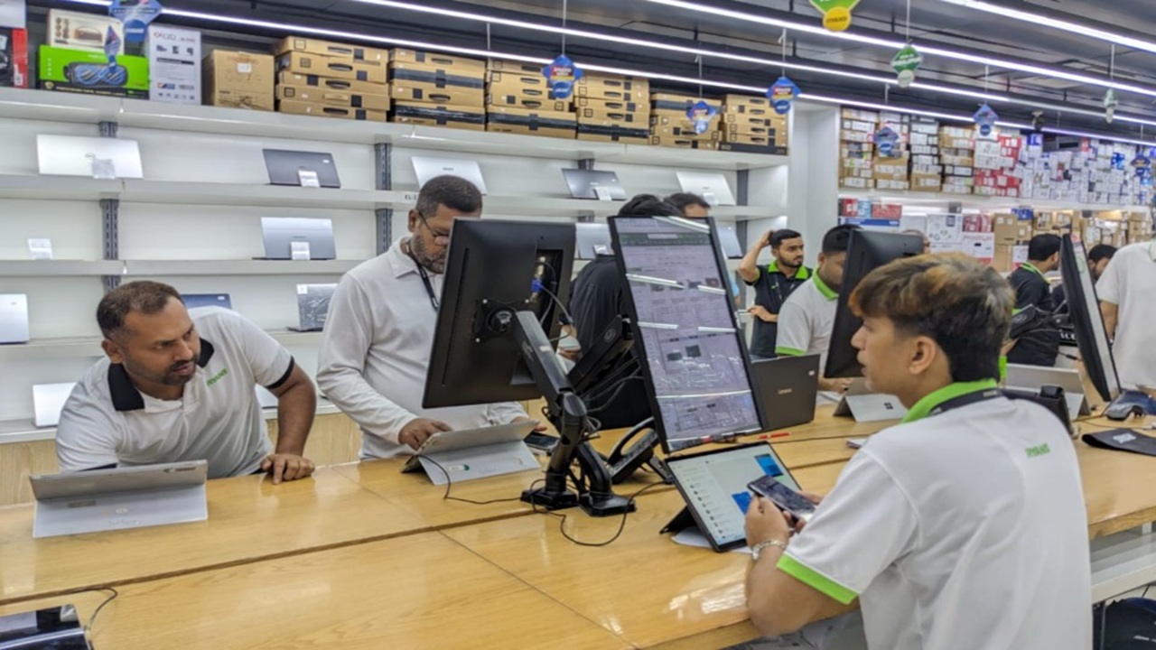 কম্পিউটার কিনতে চান? খবর আছে!