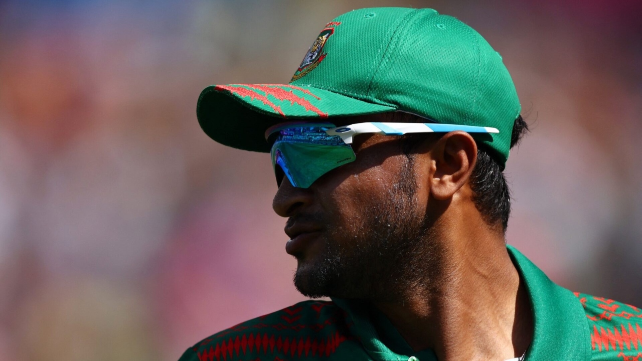 ক্রিকেট ও রাজনীতি কি একই সঙ্গে চালিয়ে যাবেন সাকিব?