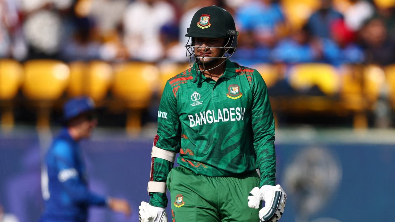 যতদিন সম্ভব শীর্ষ পর্যায়ে ক্রিকেট খেলা চালিয়ে যেতে চান সাকিব। ছবি: রয়টার্স
