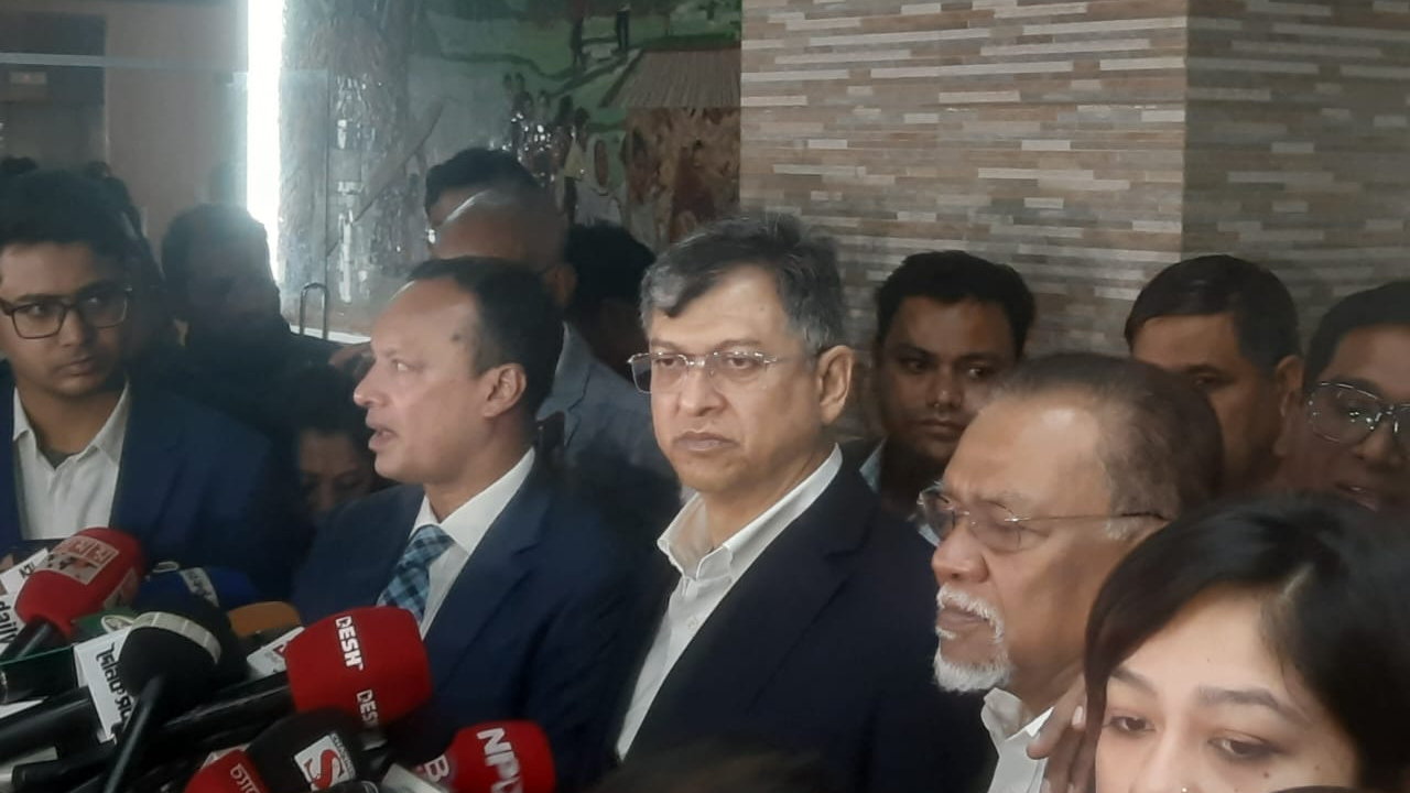 দেশের পোস্টার ব্যালটে প্রার্থীর নাম চায় বিএনপি