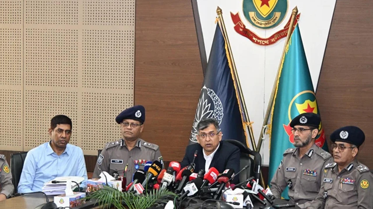 চাঁদাবাজ-সন্ত্রাসীদের তালিকা করে আইনের আওতায় আনা হবে: স্বরাষ্ট্রমন্ত্রী