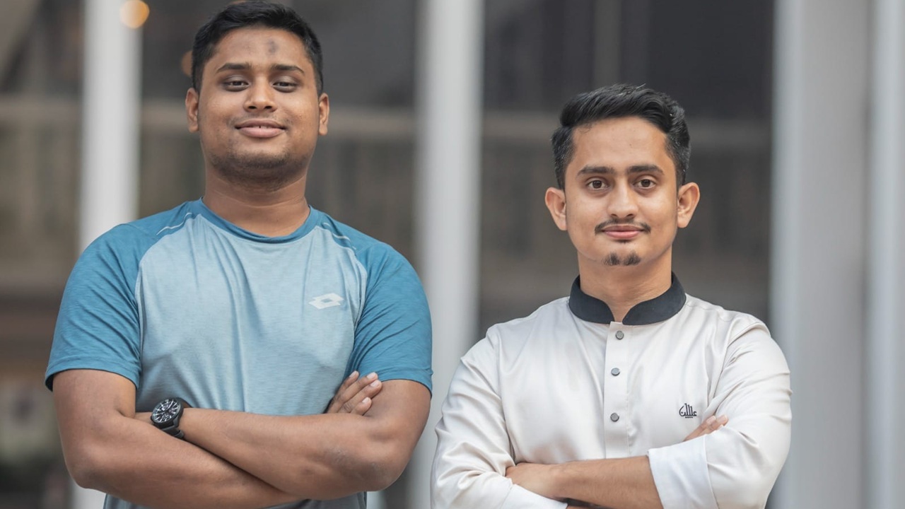 হাসনাত-সারজিসের ফেসবুক পোস্ট, ‘সবাই কেন্দ্রে আসুন’