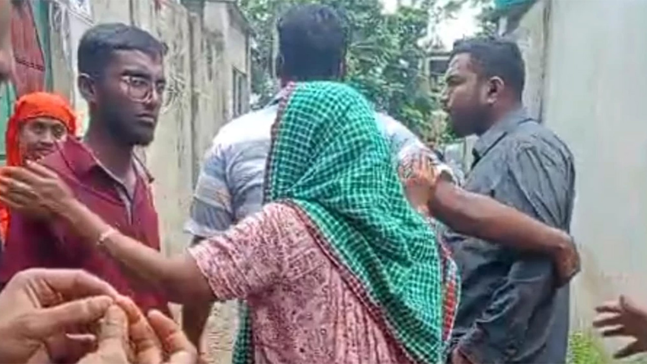 সাভারে সাবেক ছাত্রদল নেতার বাড়িতে ‘হামলা ও দখলচেষ্টা’, আহত ৫