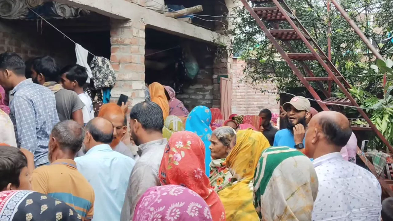 চাঁপাইনবাবগঞ্জে বিদ্যুৎস্পৃষ্টে নিহত ৩