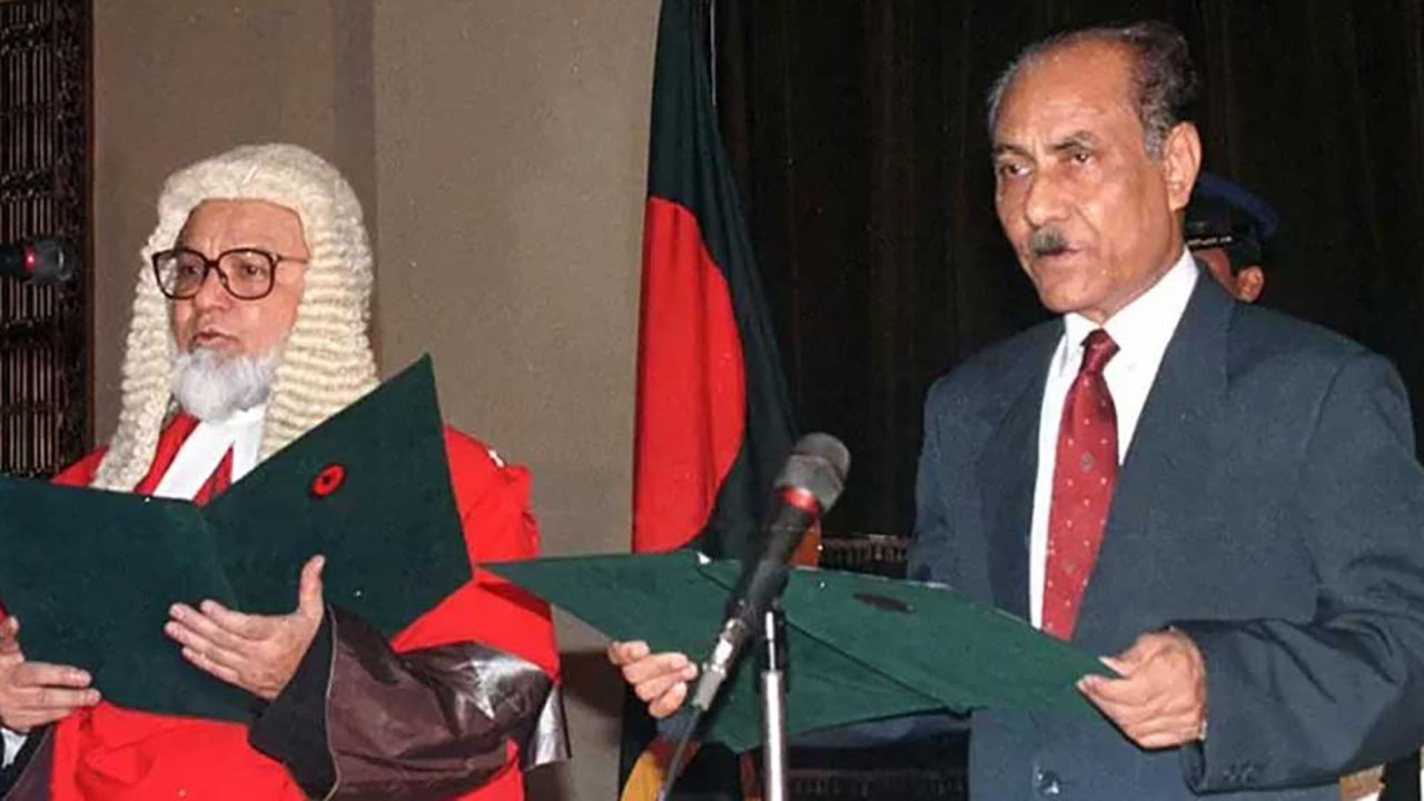 তত্ত্বাবধায়ক সরকার এসেছিল কীভাবে