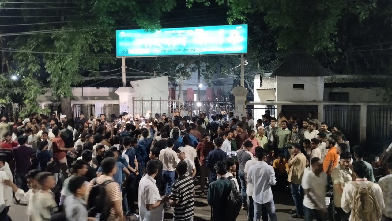 শাহবাগে শিবির-ছাত্রদল দফায় দফায় সংঘর্ষ