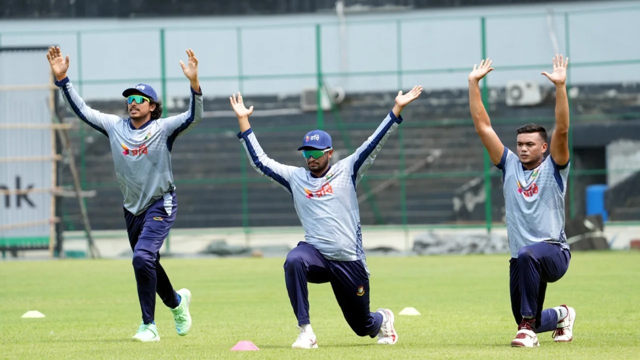 মাঠে অনুশীলনের সময় সাকিব। ছবি: বিসিবি
