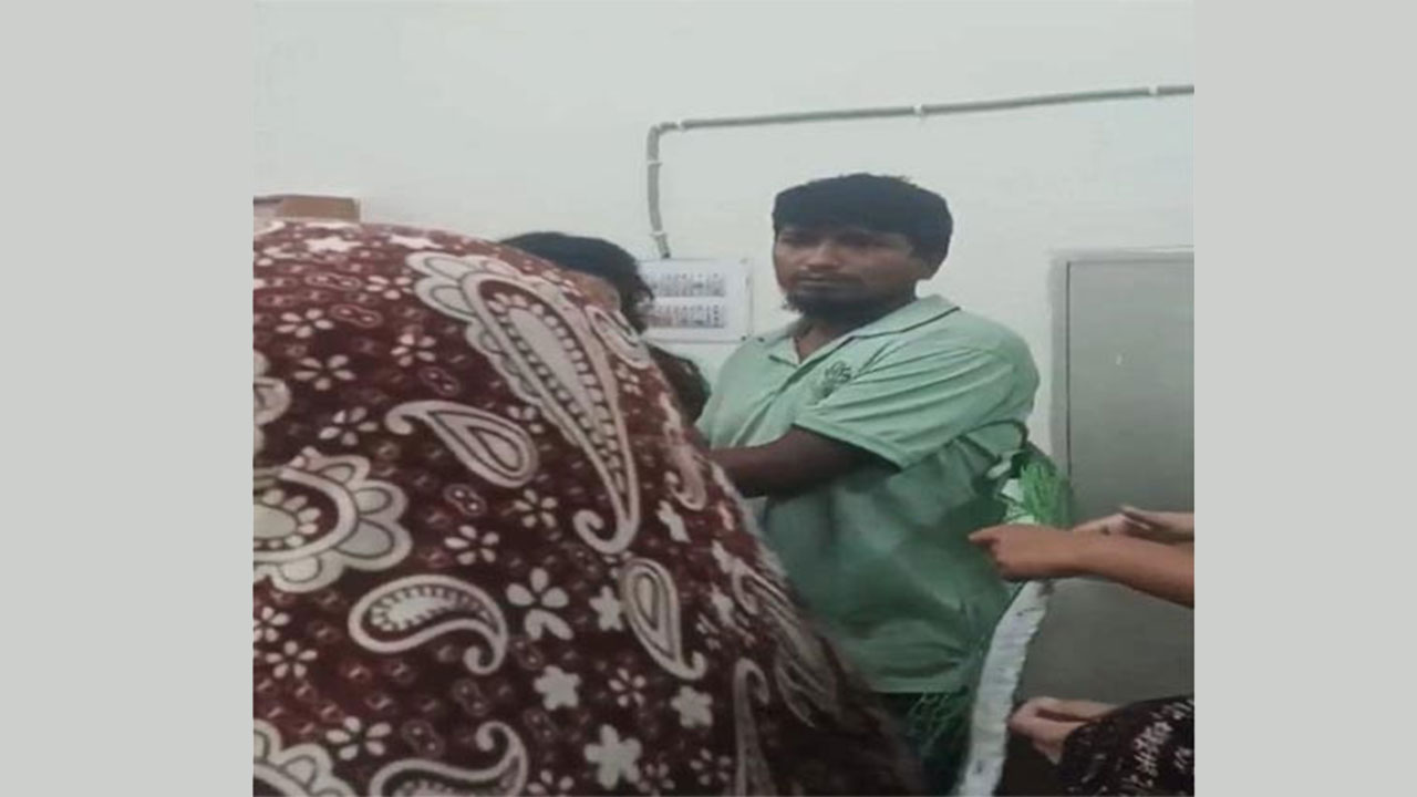খুবির ছাত্রী হলে ভিডিও ধারণ, আদালতে ক্যান্টিন কর্মীর স্বীকারোক্তি