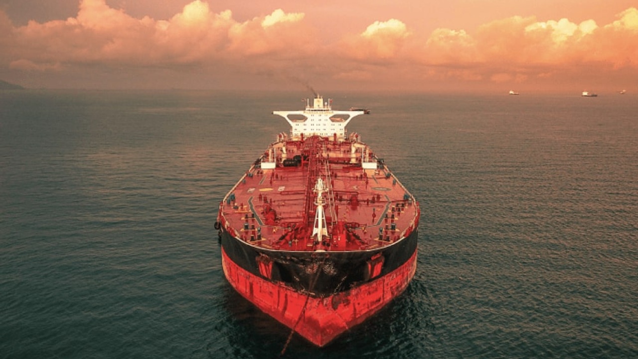 সিঙ্গাপুর থেকে এল ২৭ হাজার টন ডিজেল