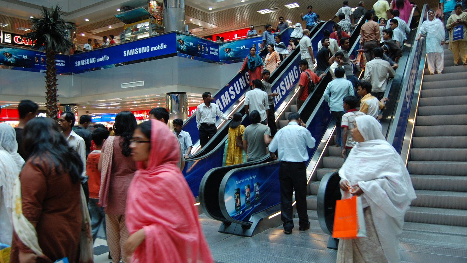 দোকানপাট, শপিংমল খোলা রাখার সময় বাড়ল