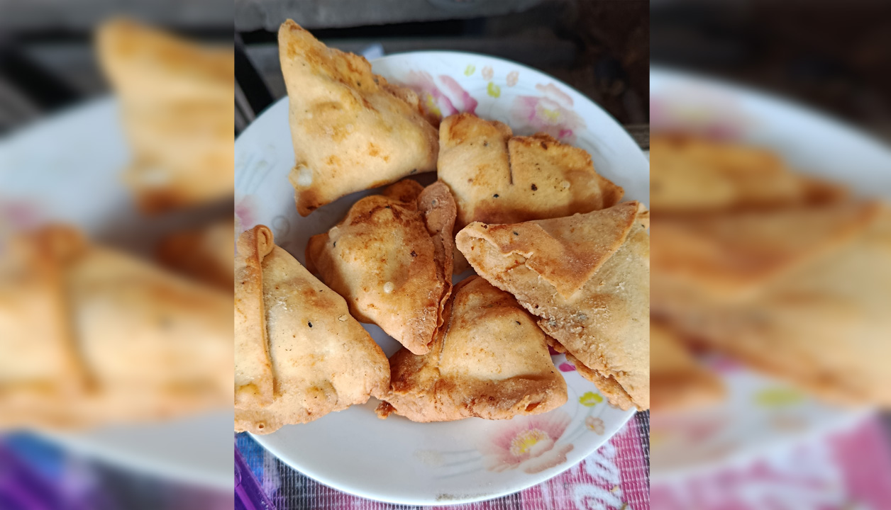 শিঙাড়ার ভেতর আলু ঢুকল কীভাবে