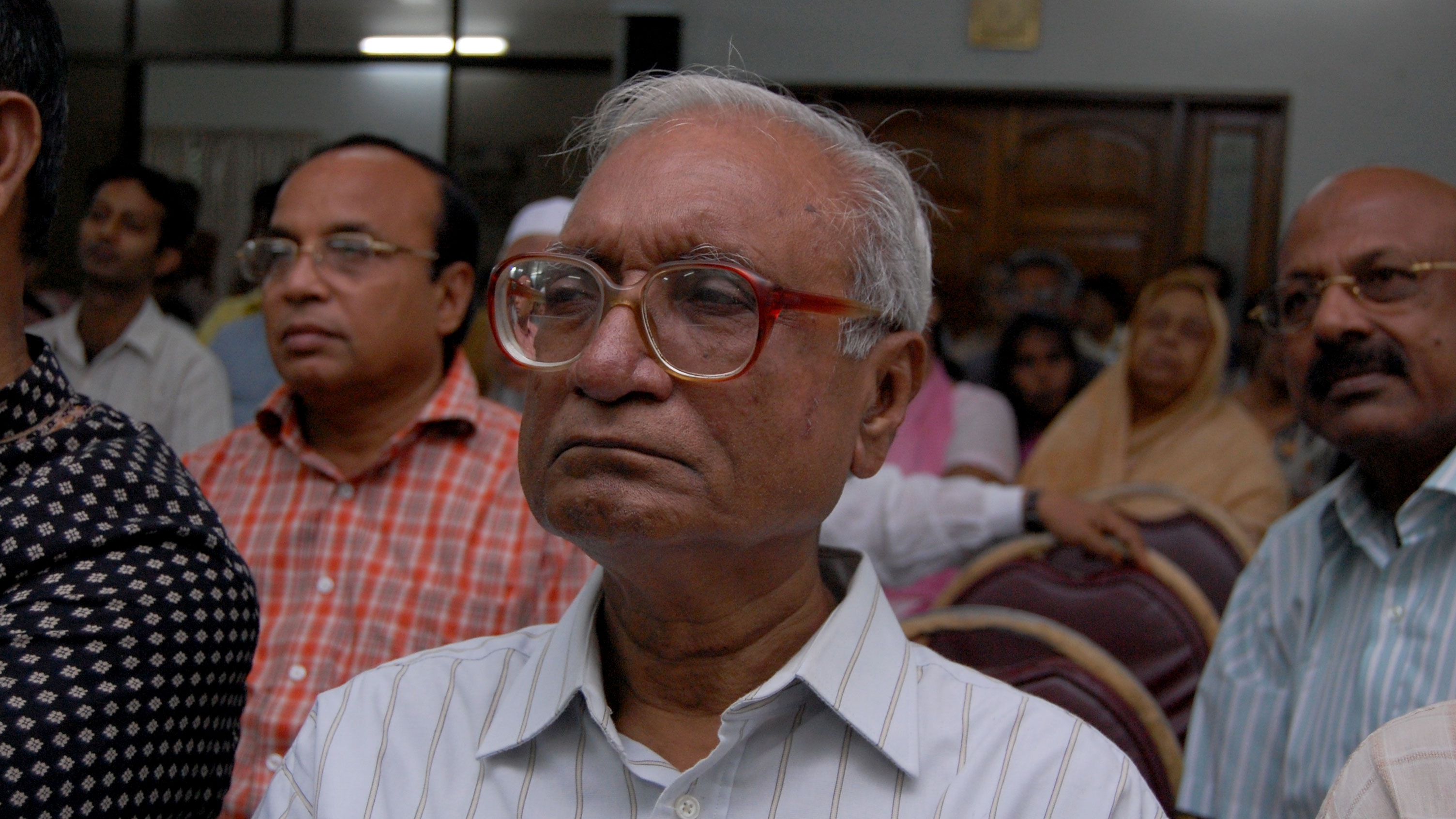 সিরাজুল ইসলাম চৌধুরী: নিঃসঙ্গ বংশীবাদক