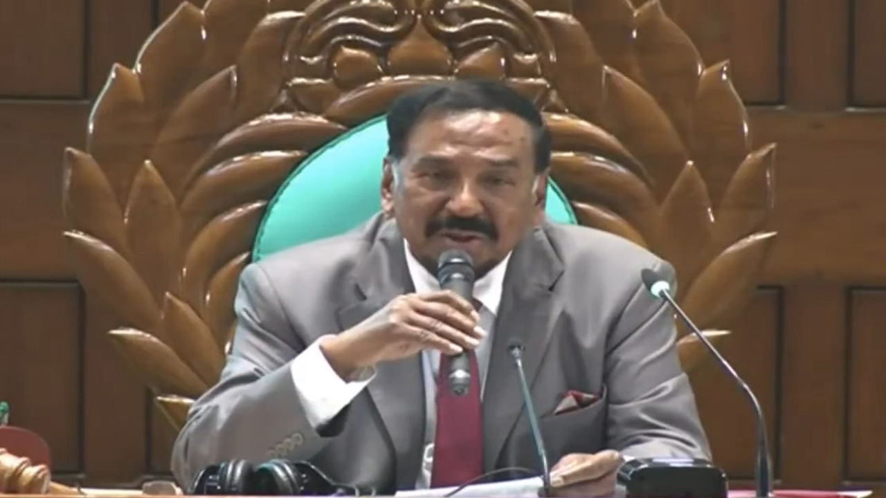 মাইক্রোফোনে ত্রুটি, নতুন স্পিকারের রসিকতা