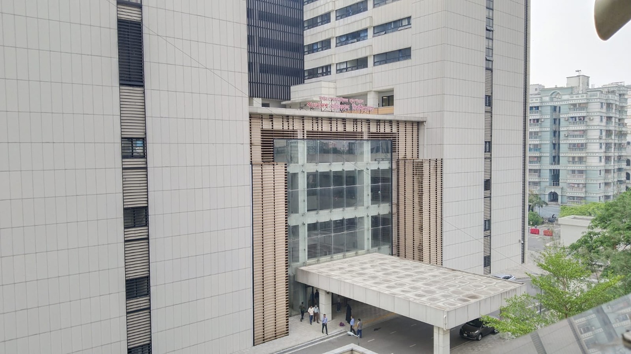 সুপার স্পেশালাইজড হাসপাতাল নিজেই আইসিইউতে