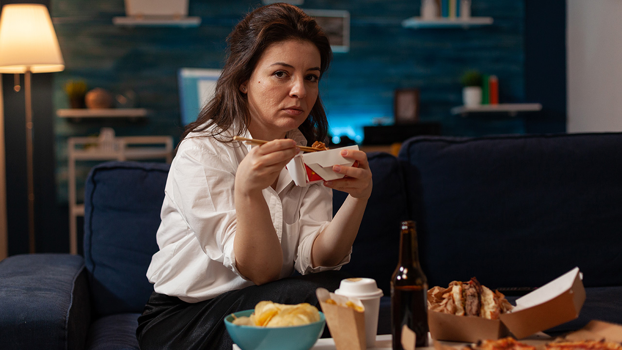 স্ট্রেস ইটিংয়ের লাগাম টানবেন কীভাবে?