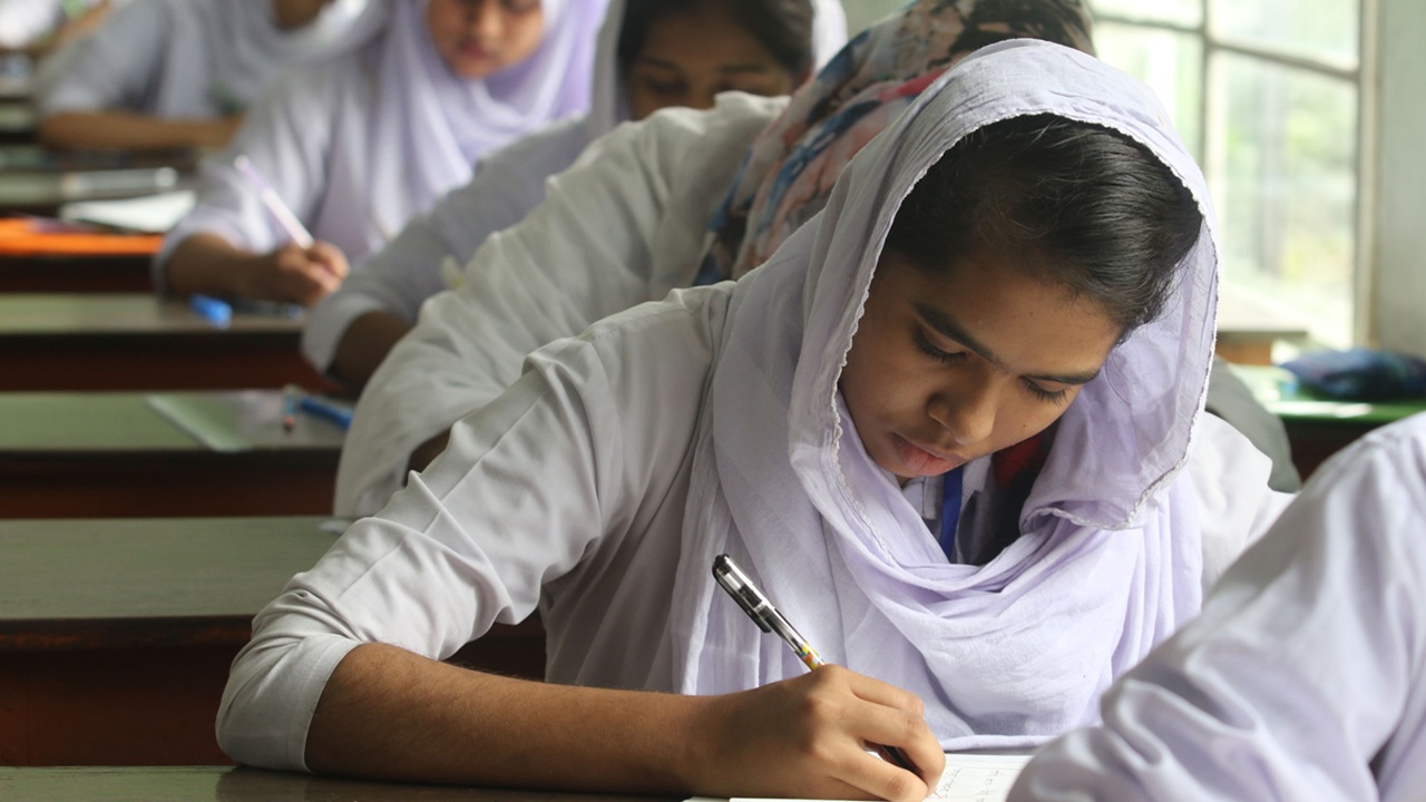 প্রথম দিনের এসএসসি পরীক্ষা সম্পন্ন, সন্তোষ প্রকাশ শিক্ষামন্ত্রীর