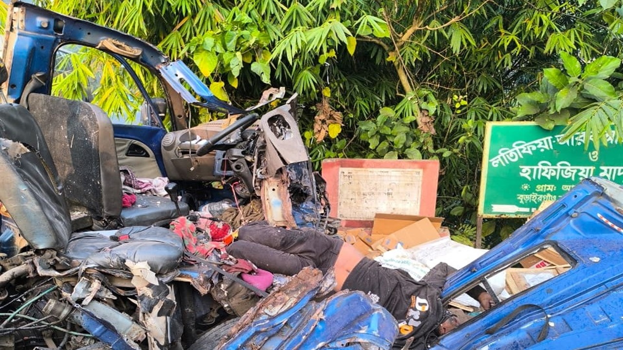 সুনামগঞ্জ–সিলেট মহাসড়কে বাস–পিকআপ ভ্যান সংঘর্ষ, নিহত ১