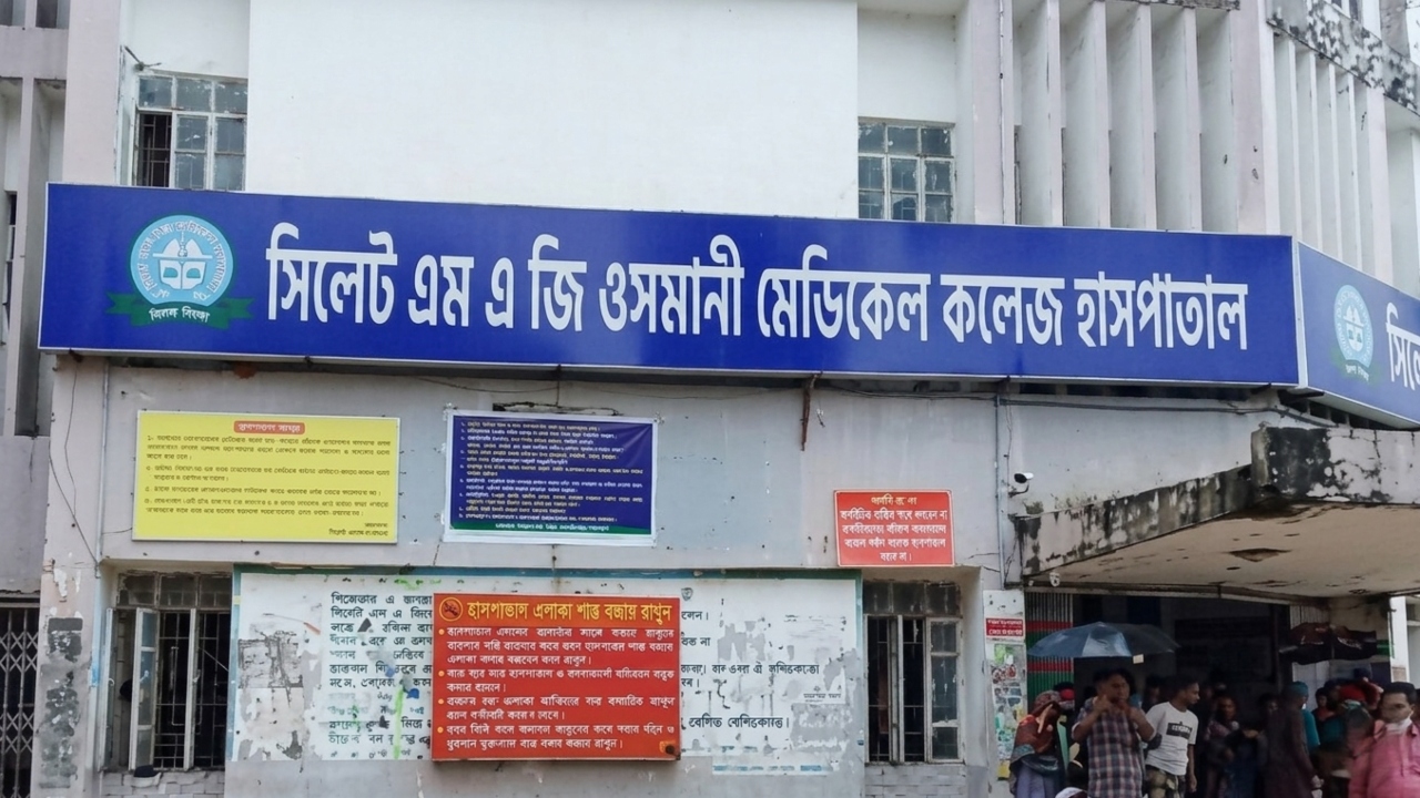 কর্মবিরতিতে সিওমেক হাসপাতালের ইন্টার্ন চিকিৎসকরা