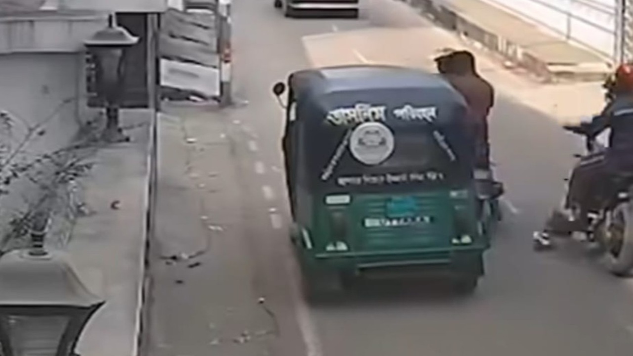 দিনে-দুপুরে অস্ত্র ঠেকিয়া ছিনতাই, সিলেটে আতঙ্ক