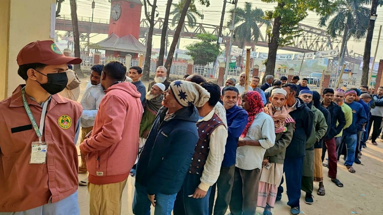 সিলেটে বেলা বাড়ার সঙ্গে বাড়ছে ভোটারদের উপস্থিতি