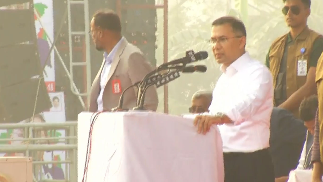 সংবর্ধনা মঞ্চে তারেক রহমান