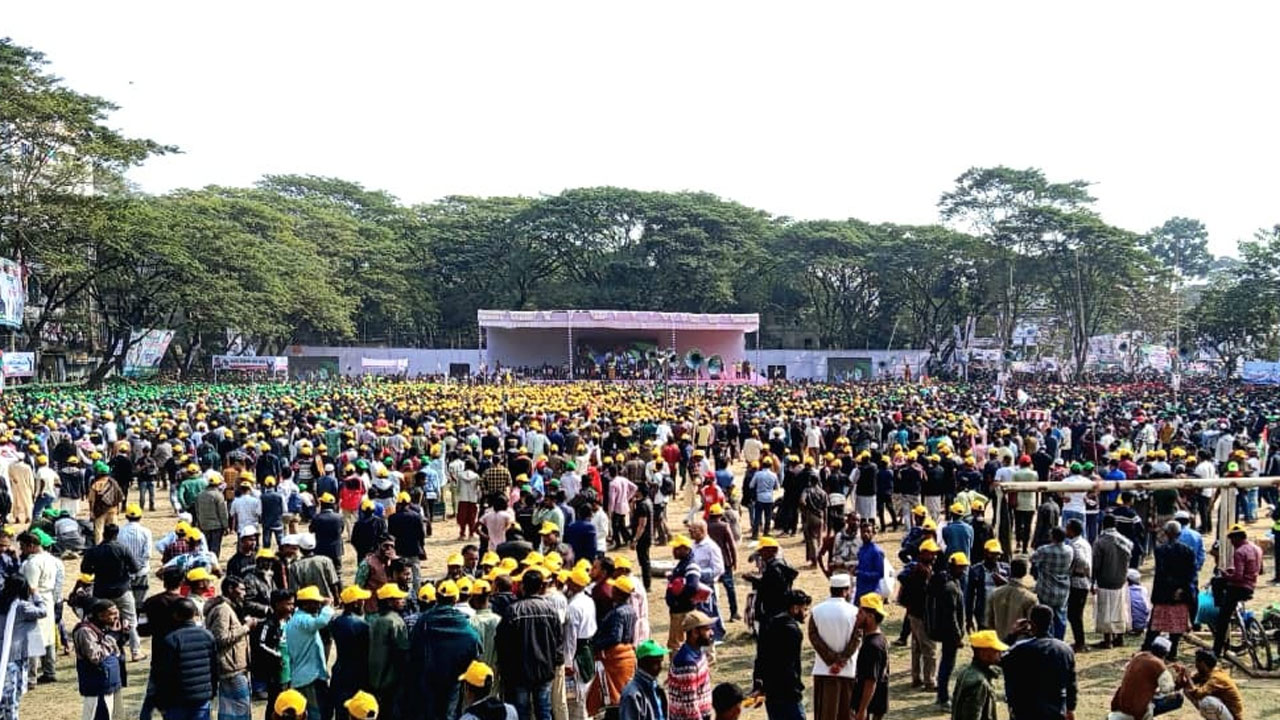 তারেকের অপেক্ষায় আলিয়া মাঠ, শ্বশুরবাড়িতে চাইলেন ভোট