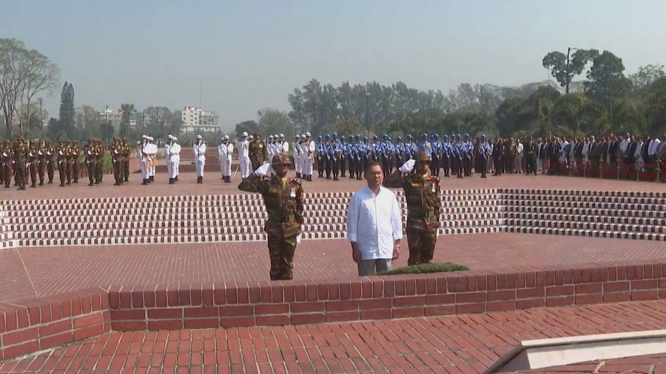 স্মৃতিসৌধে শ্রদ্ধা জানালেন প্রধানমন্ত্রী