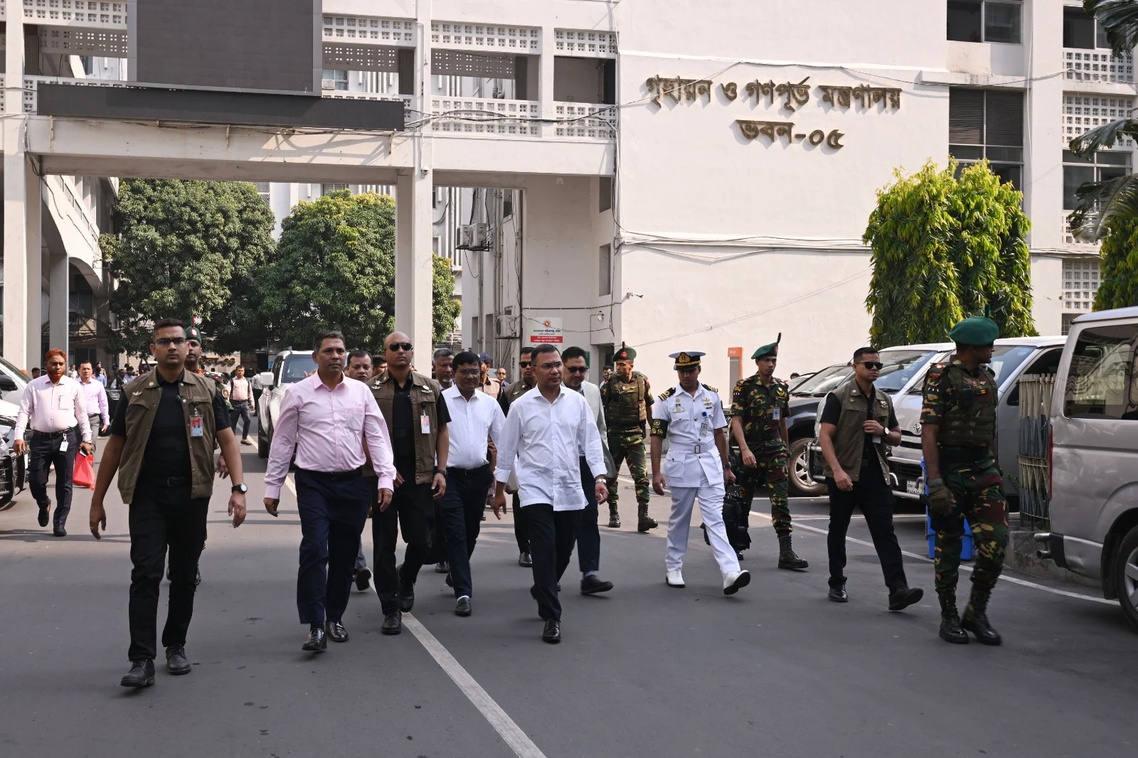 সচিবালয়ে বিভিন্ন মন্ত্রণালয় পরিদর্শন প্রধানমন্ত্রীর