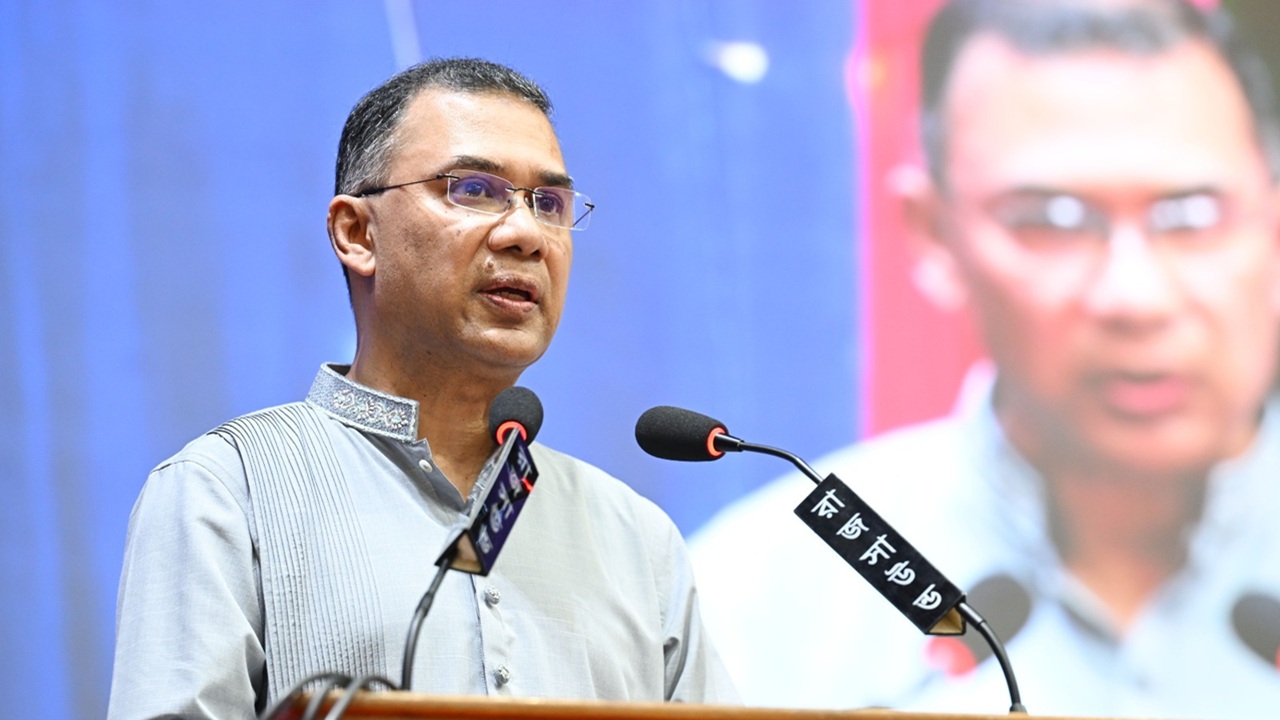 ‘অতীত নিয়ে পড়ে থাকলে এক চোখ অন্ধ, অতীত ভুলে গেলে দুই চোখ অন্ধ’