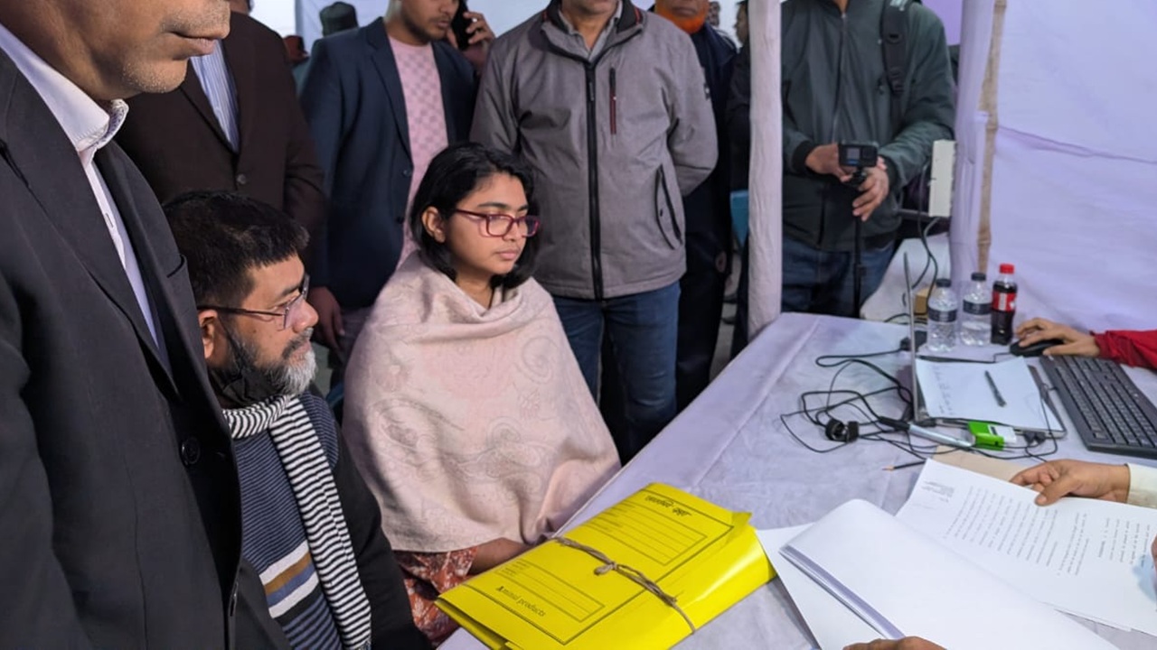 মনোনয়ন ফিরে পেতে ইসিতে তাসনিম জারা