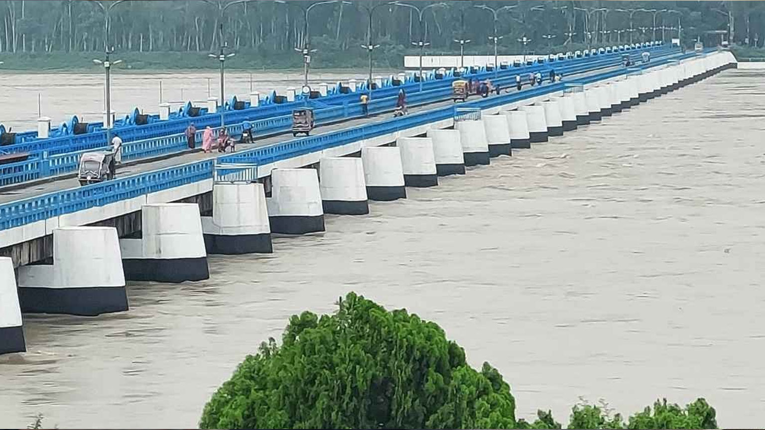 বিপদসীমা ছুঁইছুঁই তিস্তার পানি, লালমনিরহাটে বন্যার আশঙ্কা