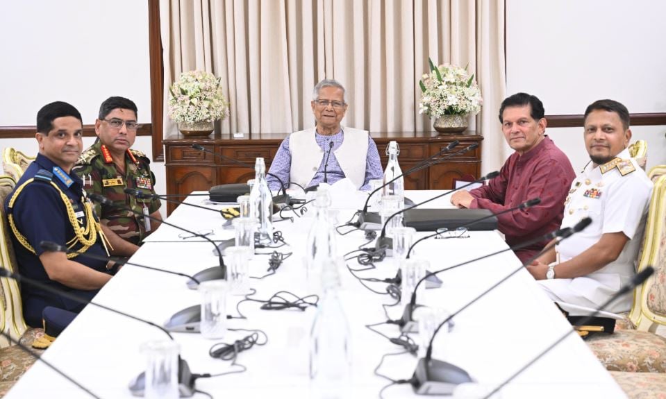 নির্বাচনের নিরাপত্তা নিশ্চিতে তিন বাহিনীর প্রধানকে নির্দেশনা