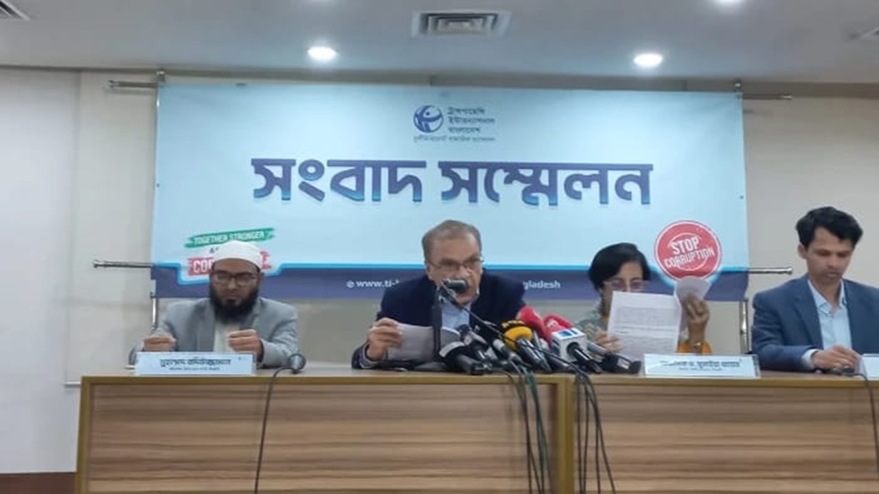 বিচার বিভাগের স্বাধীনতা ও মানবাধিকার ইস্যুতে আপস নয়: টিআইবি