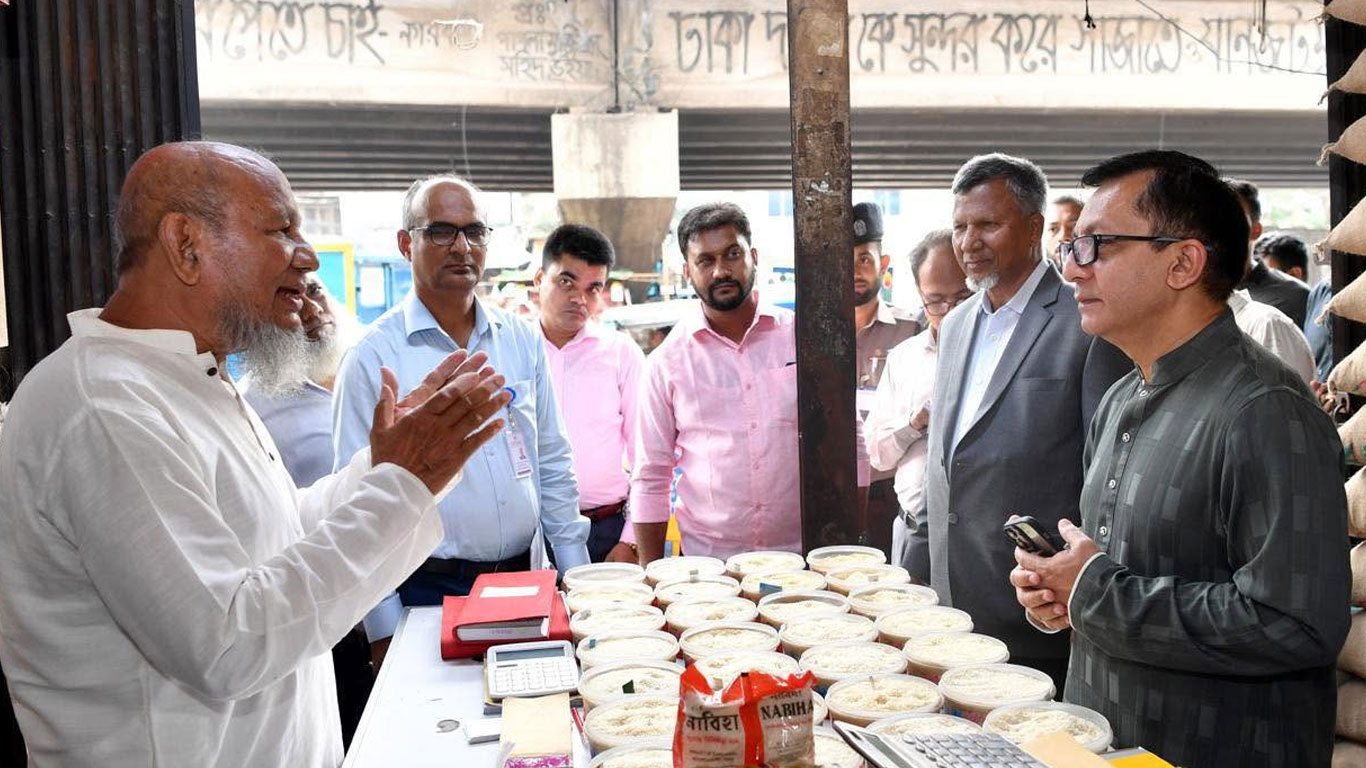 চাল ও গমের মজুত সন্তোষজনক, দামও স্থিতিশীল: বাণিজ্যমন্ত্রী